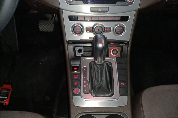 Used Volkswagen Magotan 2012 Travel Edition 2.0 TSI Comfort Version Gear Lever