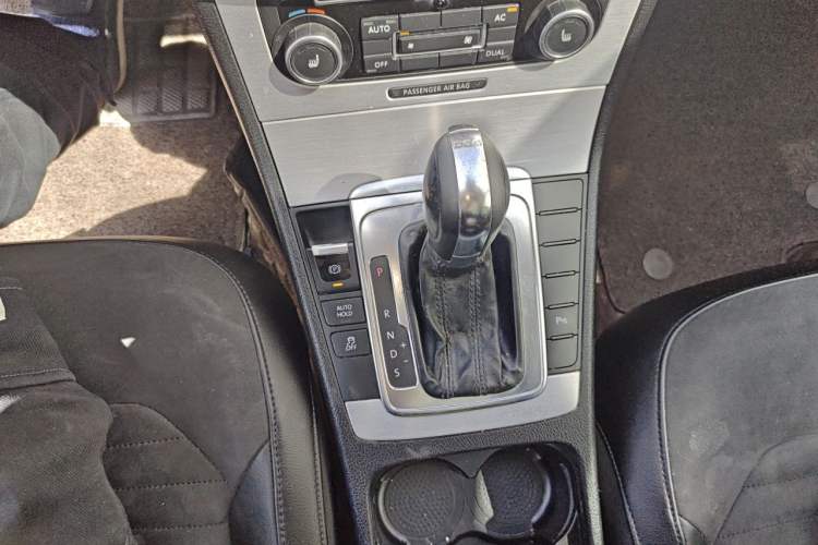 Used Volkswagen Magotan 2012 Travel Edition 2.0 TSI Comfort Version Gear Lever