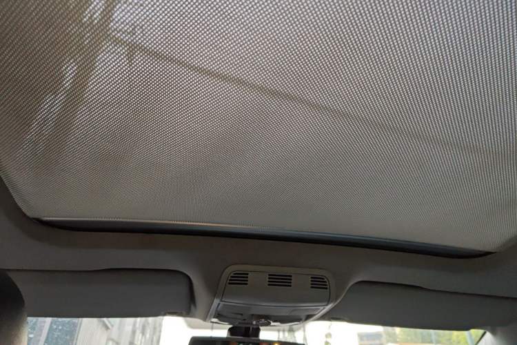 Used Volkswagen Magotan 2012 Travel Edition 2.0 TSI Comfort Version Headliner