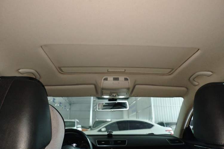 Used Volkswagen Magotan 2012 Facelift 1.8TSI Prestige Model Headliner
