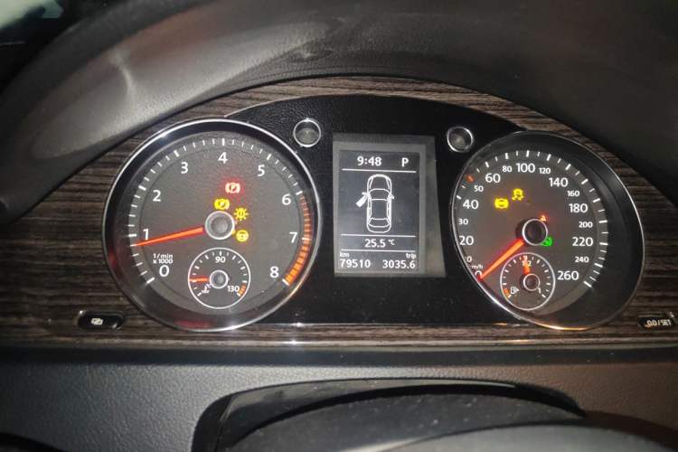 Used Volkswagen Magotan 2012 Revised Version 2.0 TSI Supreme Edition Instrument Cluster