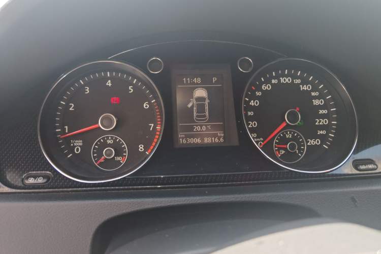 Used Volkswagen Magotan 2012 Revised Version 1.8TSI Leading Edition Instrument Cluster