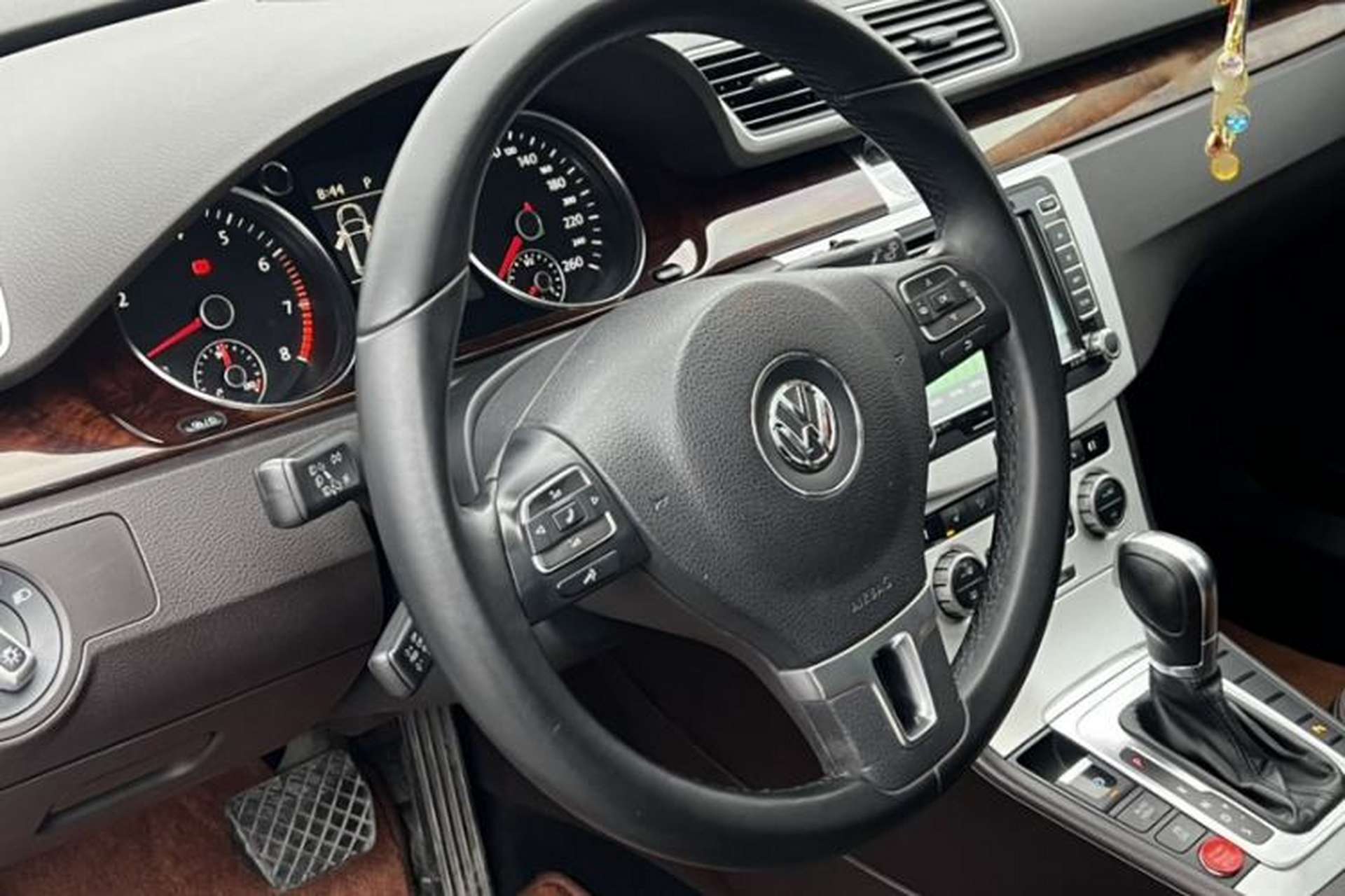 Used Volkswagen Magotan 2012 Travel Edition 2.0 TSI Comfort Version Interior 1