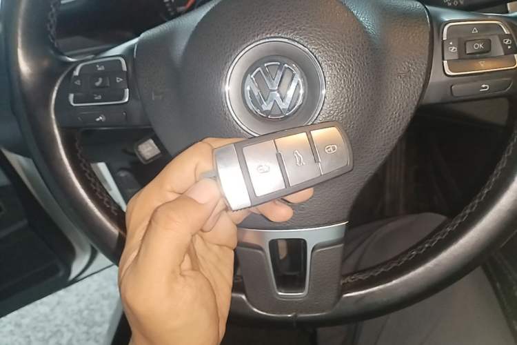 Used Volkswagen Magotan 2012 Travel Edition 2.0 TSI Comfort Version Interior 1