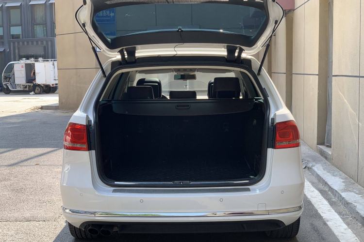 Used Volkswagen Magotan 2012 Travel Edition 2.0 TSI Comfort Version Interior 10