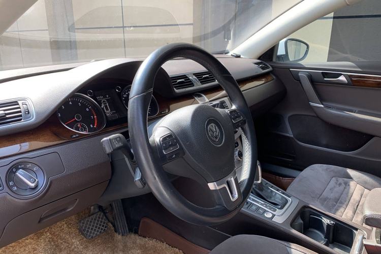 Used Volkswagen Magotan 2012 Travel Edition 2.0 TSI Comfort Version Interior 11