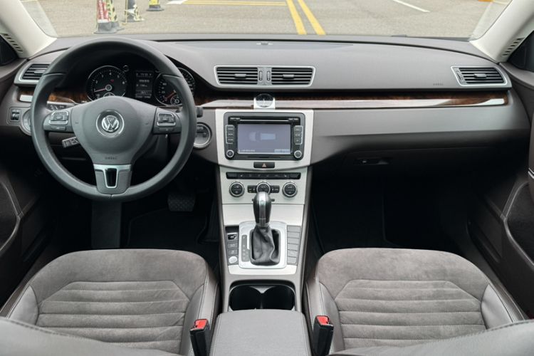 Used Volkswagen Magotan 2012 Travel Edition 2.0 TSI Comfort Version Interior 2