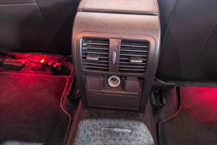 Used Volkswagen Magotan 2012 Travel Edition 2.0 TSI Comfort Version Interior 2