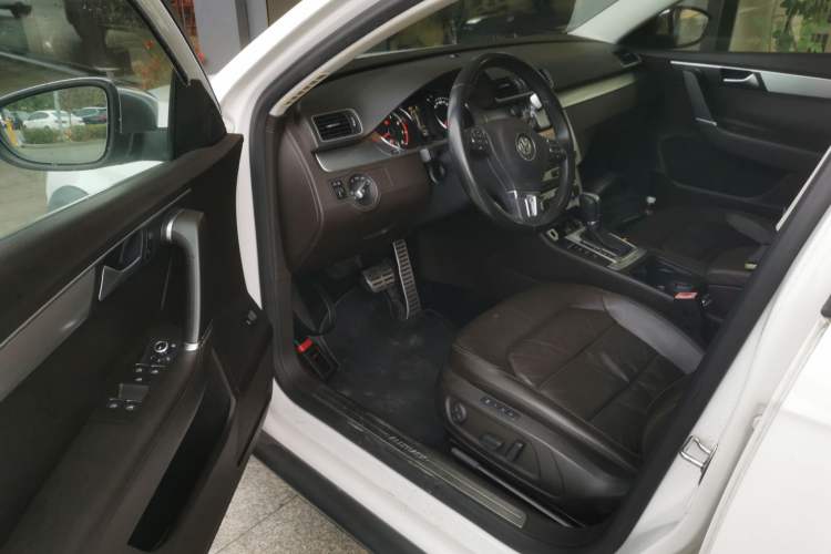 Used Volkswagen Magotan 2012 Travel Edition 2.0 TSI 4x4 Comfort Version Interior 3