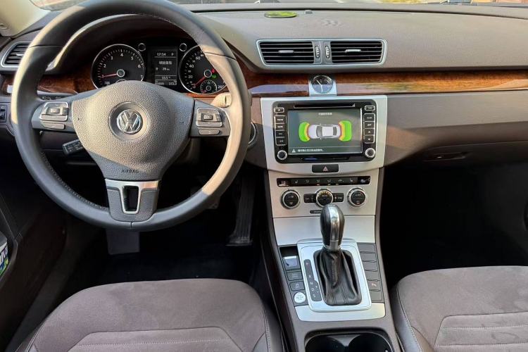 Used Volkswagen Magotan 2012 Travel Edition 2.0 TSI Comfort Version Interior 4