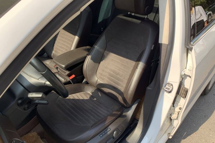 Used Volkswagen Magotan 2012 Travel Edition 2.0 TSI Comfort Version Interior 5