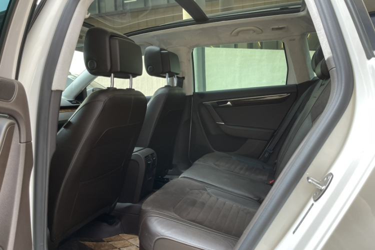 Used Volkswagen Magotan 2012 Travel Edition 2.0 TSI Comfort Version Interior 5
