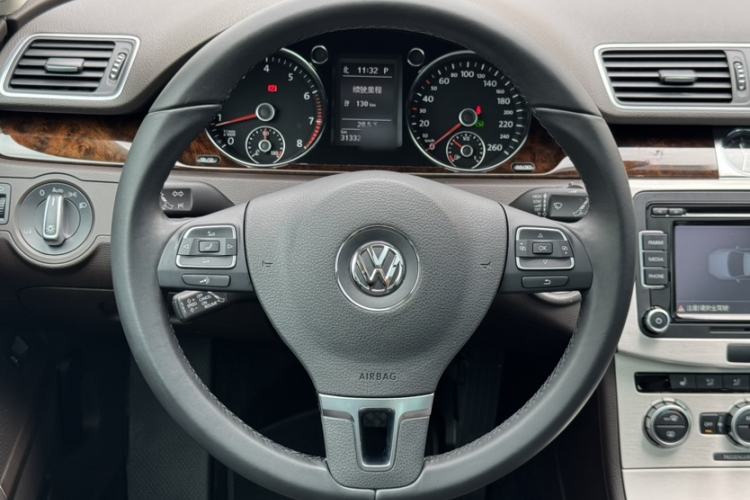 Used Volkswagen Magotan 2012 Travel Edition 2.0 TSI Comfort Version Interior 6