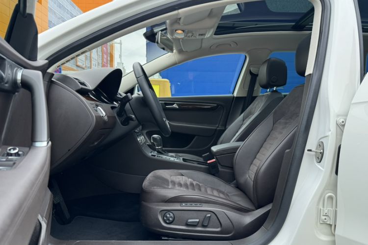 Used Volkswagen Magotan 2012 Travel Edition 2.0 TSI Comfort Version Interior 7