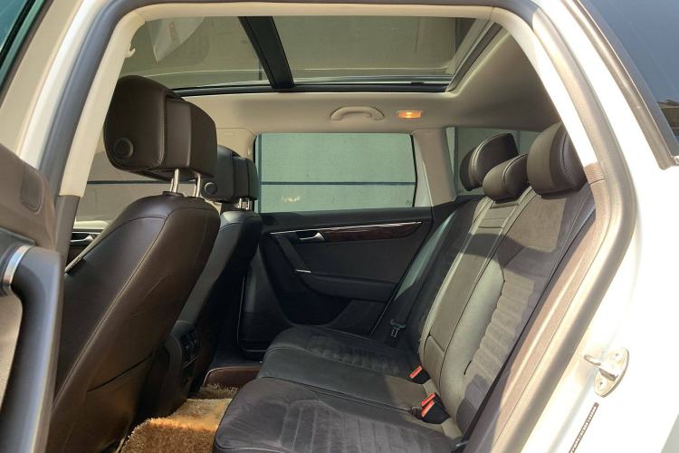 Used Volkswagen Magotan 2012 Travel Edition 2.0 TSI Comfort Version Interior 8