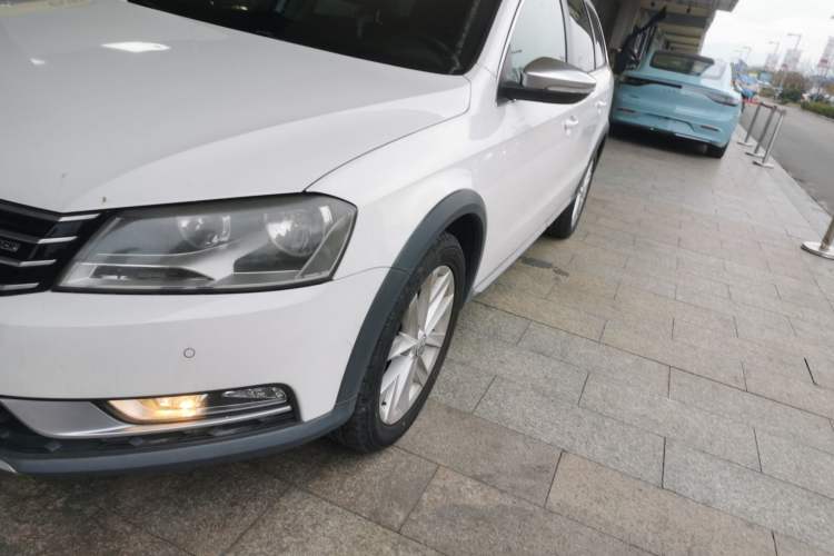 Used Volkswagen Magotan 2012 Travel Edition 2.0 TSI 4x4 Comfort Version Left Front Headlight