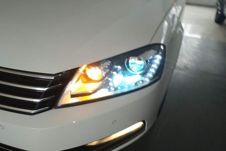 Used Volkswagen Magotan 2012 Travel Edition 2.0 TSI Comfort Version Left Front Headlight