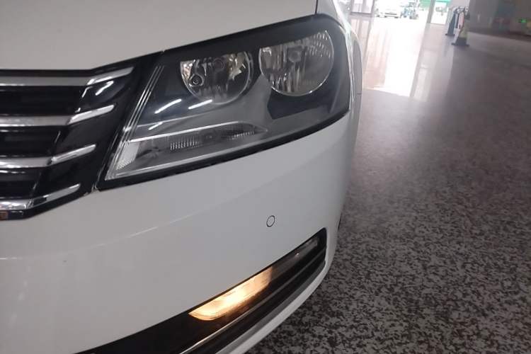 Used Volkswagen Magotan 2012 Travel Edition 2.0 TSI Comfort Version Left Front Headlight
