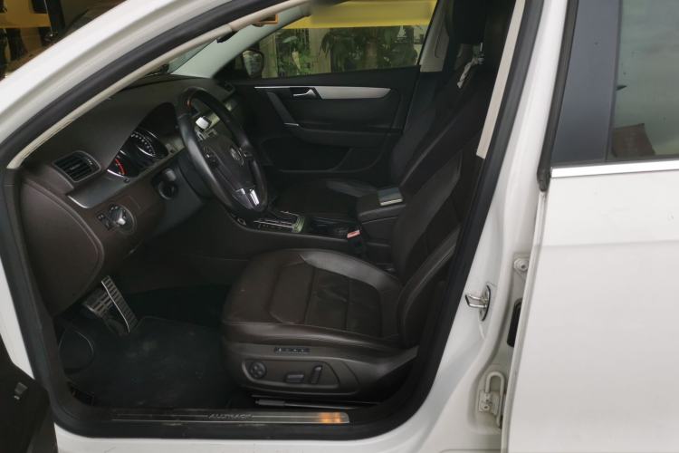Used Volkswagen Magotan 2012 Travel Edition 2.0 TSI 4x4 Comfort Version Left Front Seat