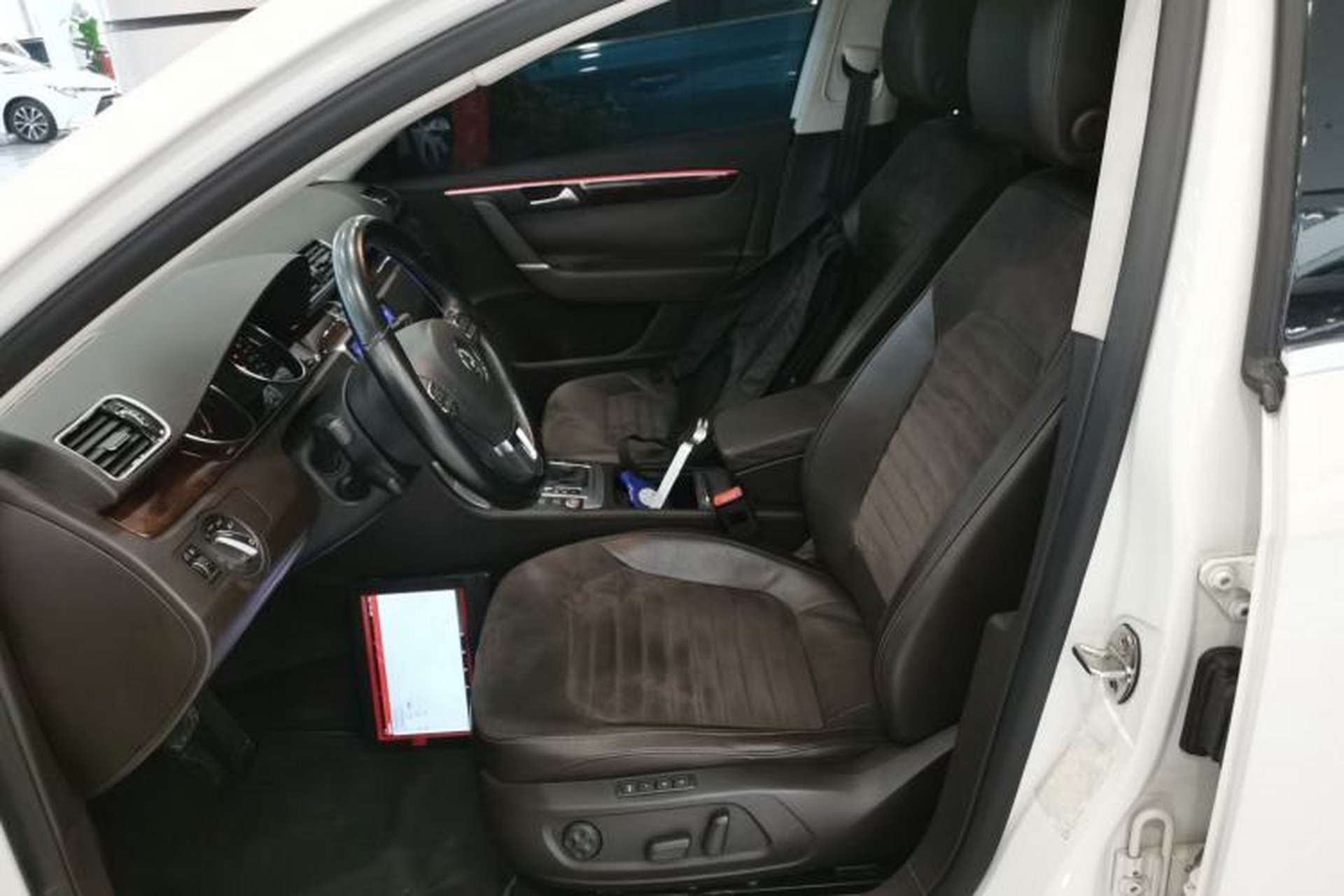 Used Volkswagen Magotan 2012 Travel Edition 2.0 TSI Comfort Version Left Front Seat