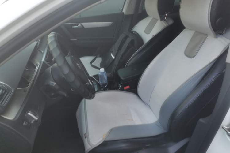 Used Volkswagen Magotan 2012 Travel Edition 2.0 TSI Four-Wheel Drive Luxury Version Left Front Seat