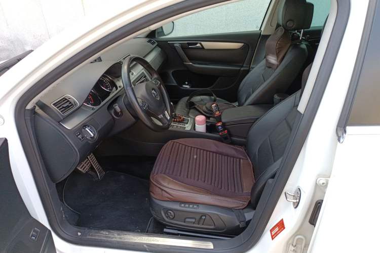 Used Volkswagen Magotan 2012 Travel Edition 2.0 TSI 4x4 Comfort Version Left Front Seat