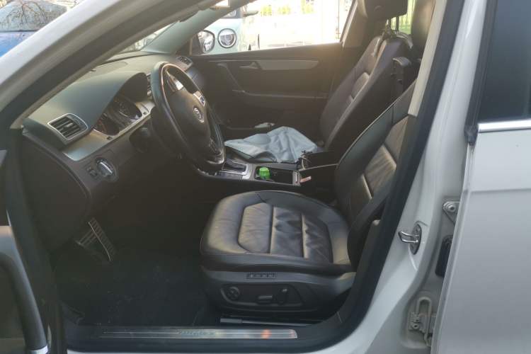Used Volkswagen Magotan 2012 Travel Edition 2.0 TSI 4x4 Comfort Version Left Front Seat