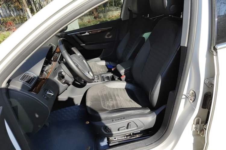 Used Volkswagen Magotan 2012 Travel Edition 2.0 TSI Comfort Version Left Front Seat