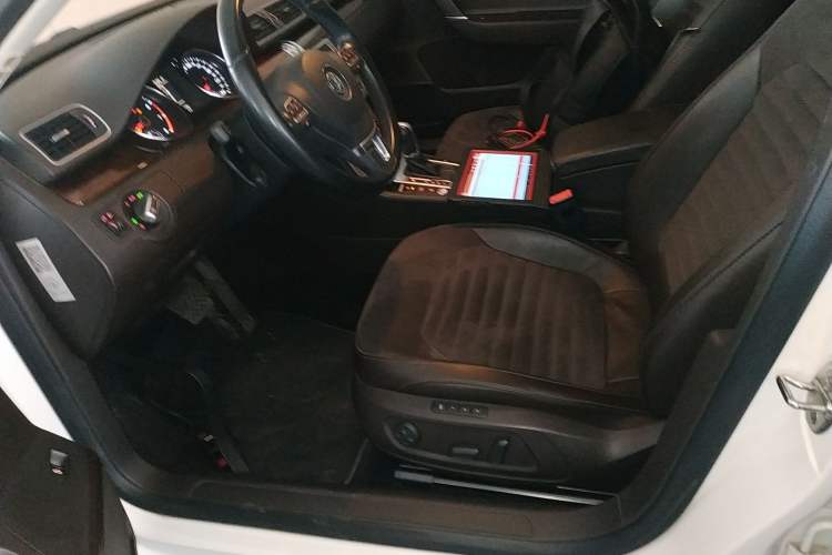 Used Volkswagen Magotan 2012 Travel Edition 2.0 TSI Comfort Version Left Front Seat