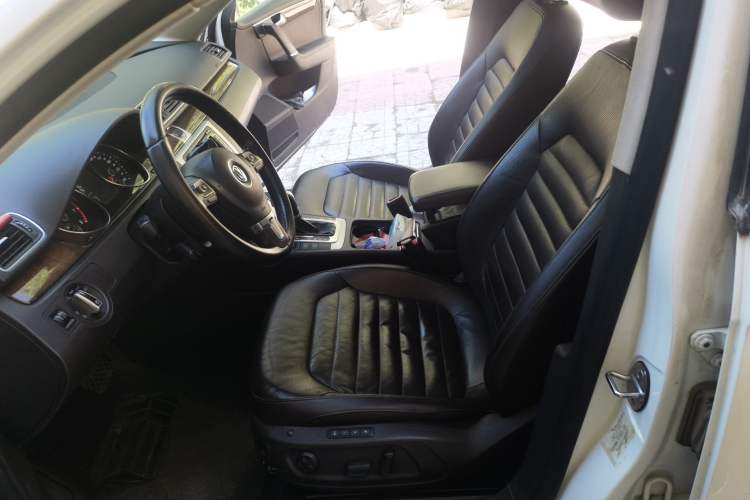 Used Volkswagen Magotan 2012 Travel Edition 2.0 TSI Luxury Version Left Front Seat