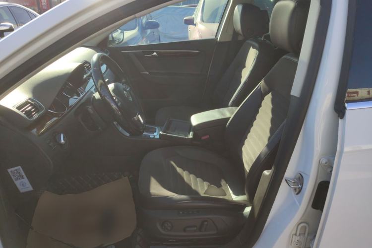 Used Volkswagen Magotan 2012 Travel Edition 2.0 TSI Comfort Version Left Front Seat