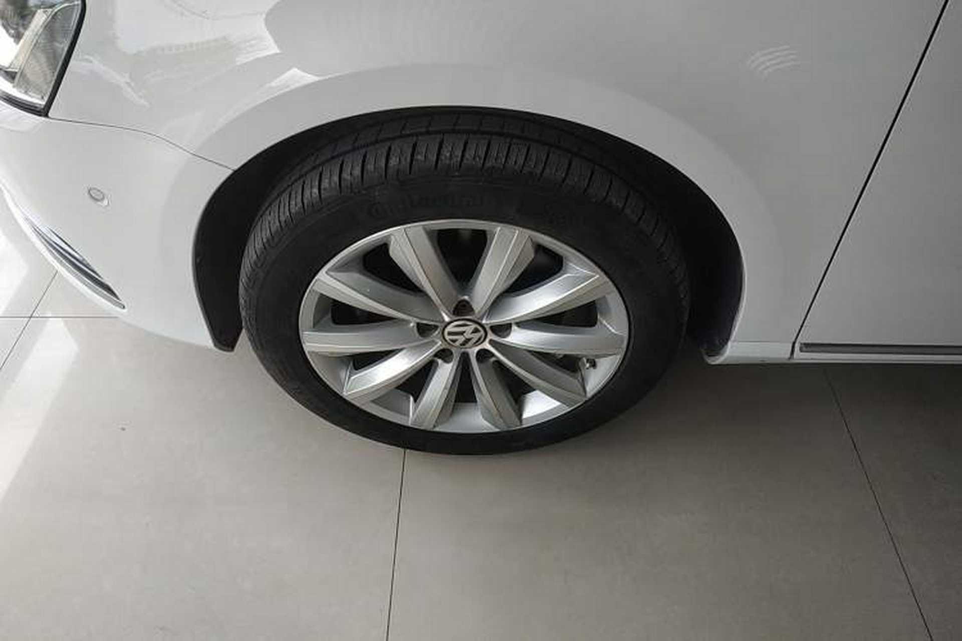 Used Volkswagen Magotan 2012 Travel Edition 2.0 TSI Luxury Version Left Front Wheel Hub
