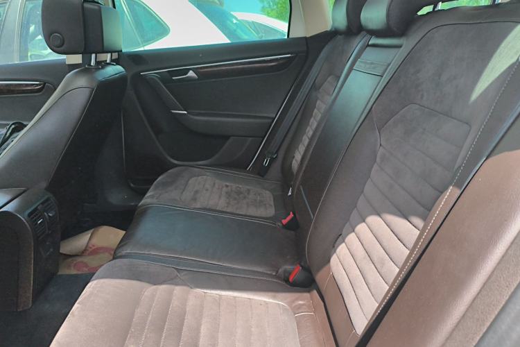 Used Volkswagen Magotan 2012 Travel Edition 2.0 TSI Comfort Version Left Rear Seat