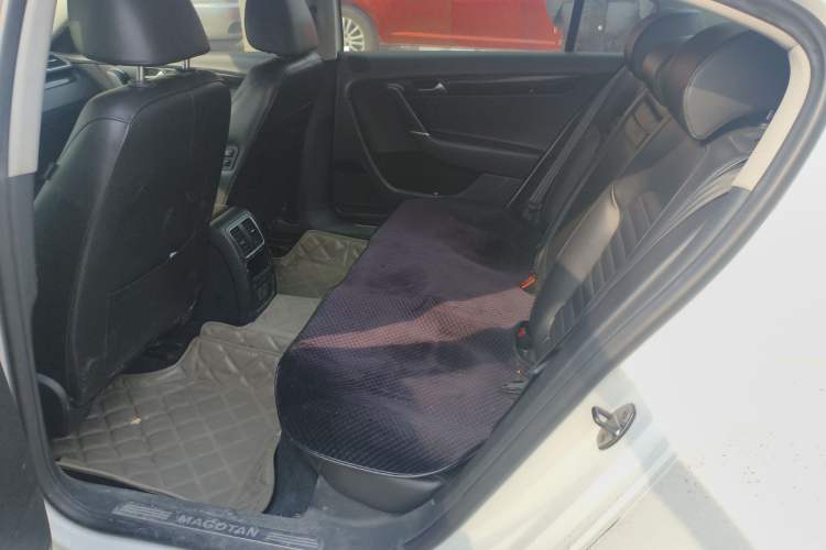Used Volkswagen Magotan 2012 1.8TSI Luxury Model Left Rear Seat