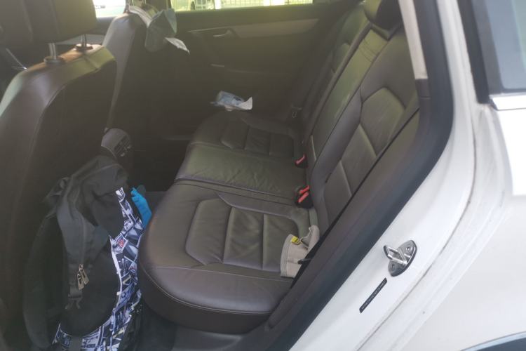 Used Volkswagen Magotan 2012 Travel Edition 2.0 TSI 4x4 Comfort Version Left Rear Seat