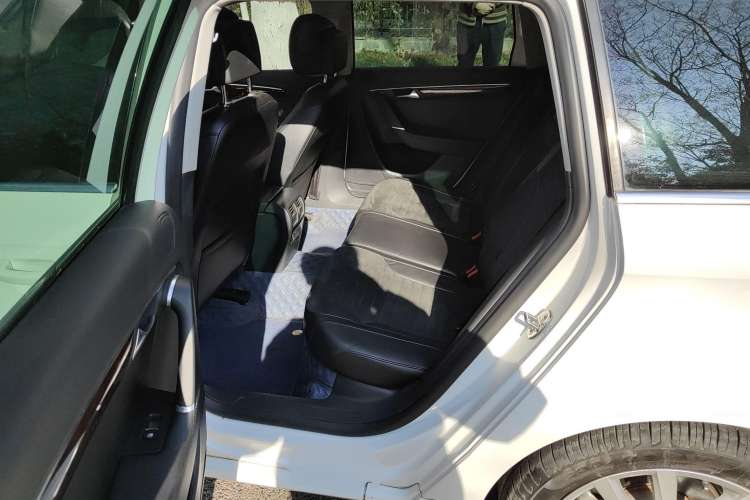 Used Volkswagen Magotan 2012 Travel Edition 2.0 TSI Comfort Version Left Rear Seat