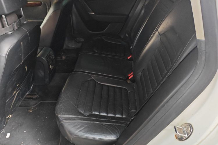 Used Volkswagen Magotan 2012 Travel Edition 2.0 TSI Luxury Version Left Rear Seat