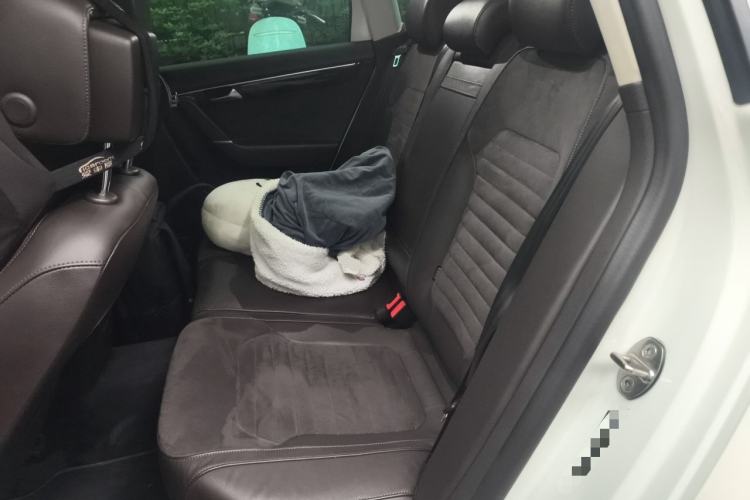 Used Volkswagen Magotan 2012 Travel Edition 2.0 TSI Comfort Version Left Rear Seat