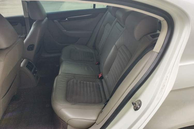Used Volkswagen Magotan 2012 2.0 TSI Ultimate Edition Left Rear Seat