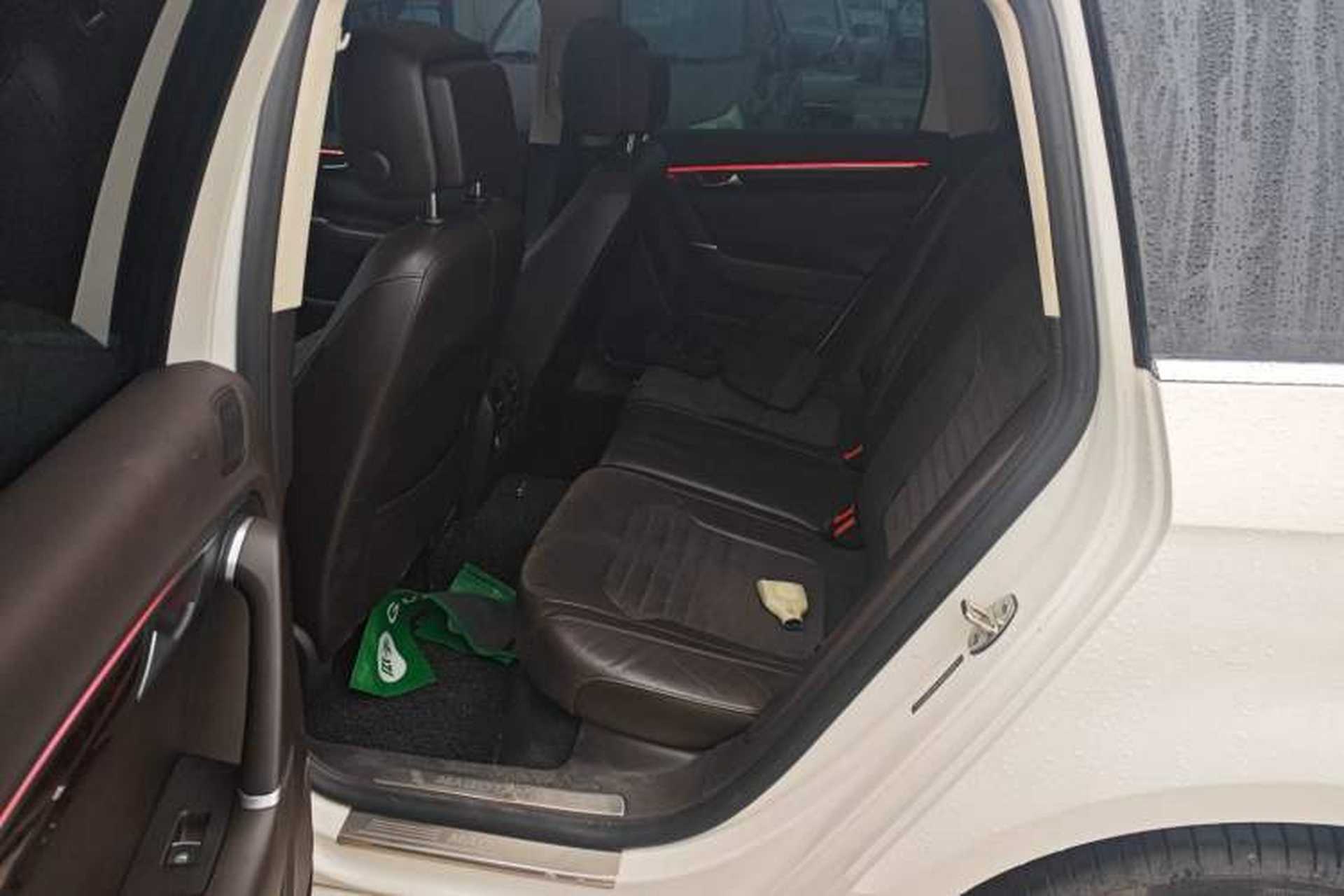 Used Volkswagen Magotan 2012 Travel Edition 2.0 TSI Comfort Version Left Rear Seat