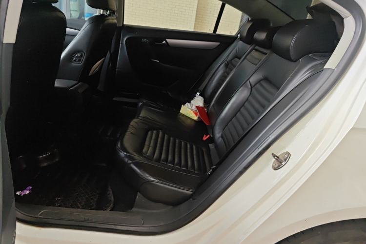Used Volkswagen Magotan 2012 Revised Version 1.8TSI Leading Edition Left Rear Seat