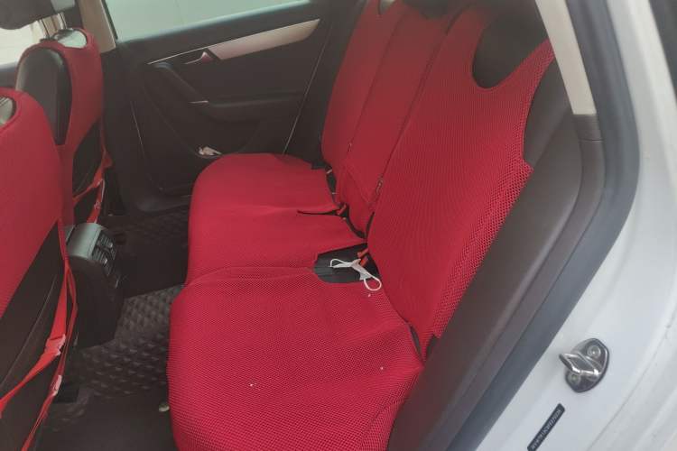 Used Volkswagen Magotan 2012 Travel Edition 2.0 TSI 4x4 Comfort Version Left Rear Seat