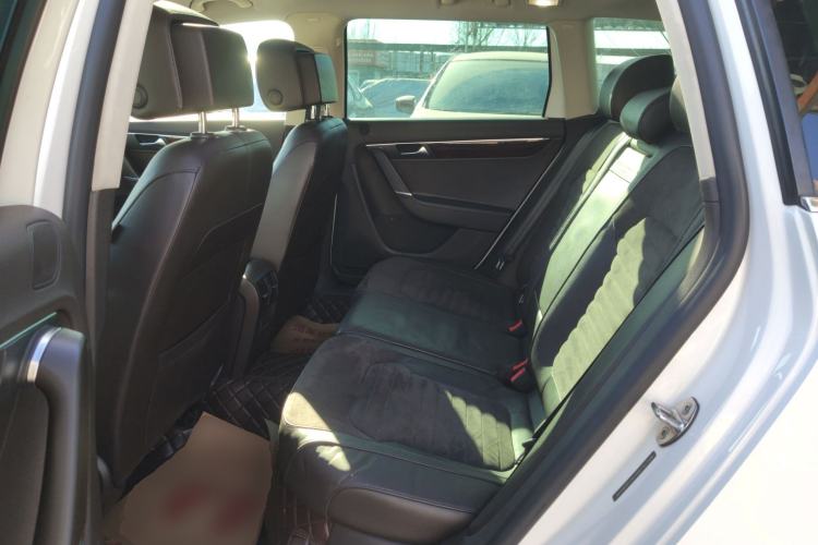 Used Volkswagen Magotan 2012 Travel Edition 2.0 TSI Comfort Version Left Rear Seat