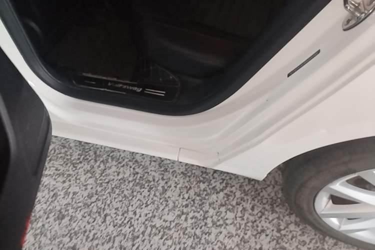 Used Volkswagen Magotan 2012 Travel Edition 2.0 TSI Comfort Version Left Side Sill