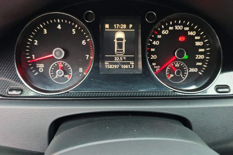 Used Volkswagen Magotan 2012 Revised 1.8TSI Luxury Version Odometer Close Up