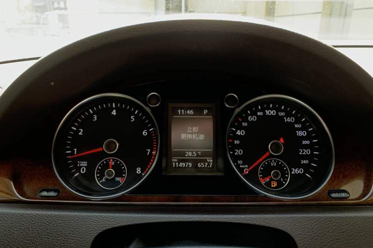 Used Volkswagen Magotan 2012 Travel Edition 2.0 TSI Comfort Version Odometer Close Up
