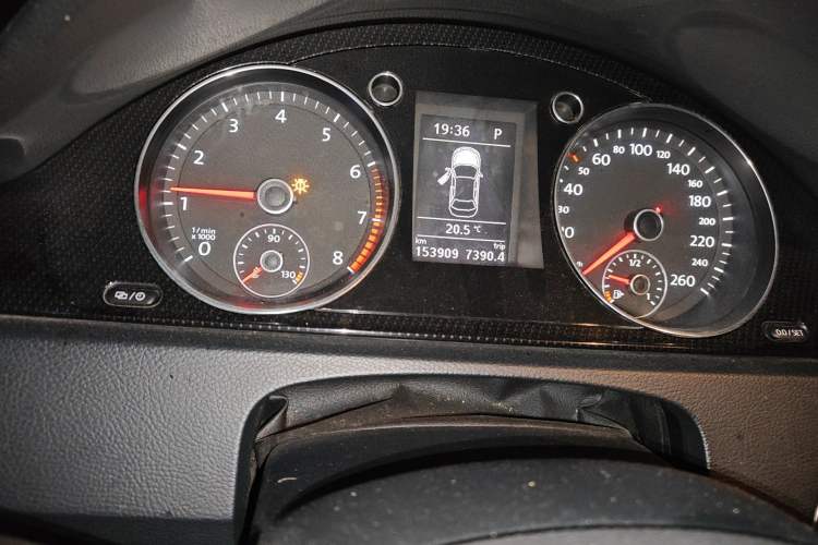 Used Volkswagen Magotan 2012 Revised 1.8TSI Luxury Version Odometer Close Up