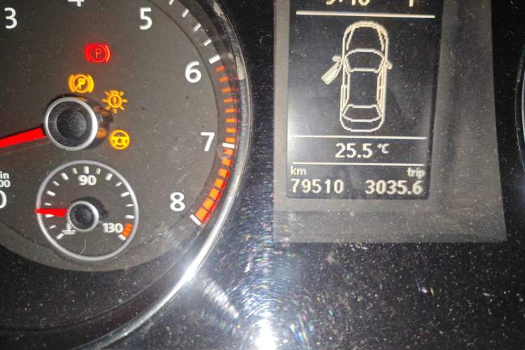 Used Volkswagen Magotan 2012 Revised Version 2.0 TSI Supreme Edition Odometer Close Up
