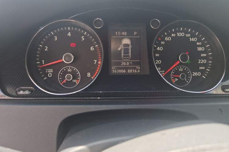 Used Volkswagen Magotan 2012 Revised Version 1.8TSI Leading Edition Odometer Close Up