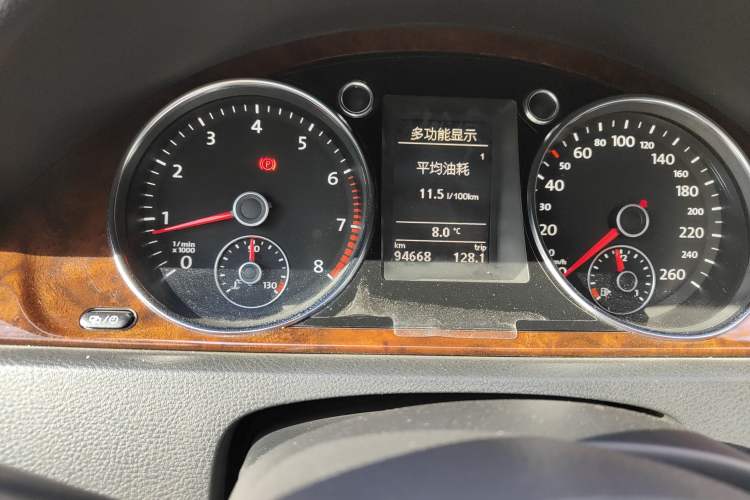 Used Volkswagen Magotan 2012 Travel Edition 2.0 TSI Comfort Version Odometer Close Up